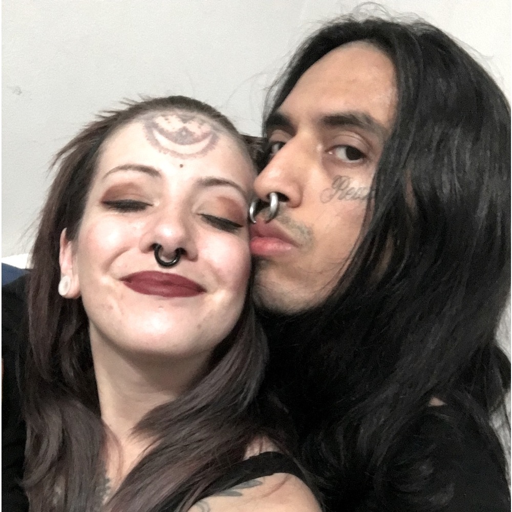 Meet your Posher, Hollow